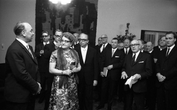 Empfang der Landesvertretung Niedersachsen anlässlich des Geburtstages von Maria Meyer-Sevenich, 27.4.1967 (Bundesarchiv, B 145 Bild-F024641-0022 / Renate Patzek / CC-BY-SA 3.0)