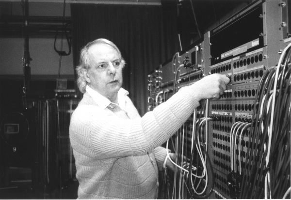 Karlheinz Stockhausen im Studio für elektronische Musik des WDR, Oktober 1994