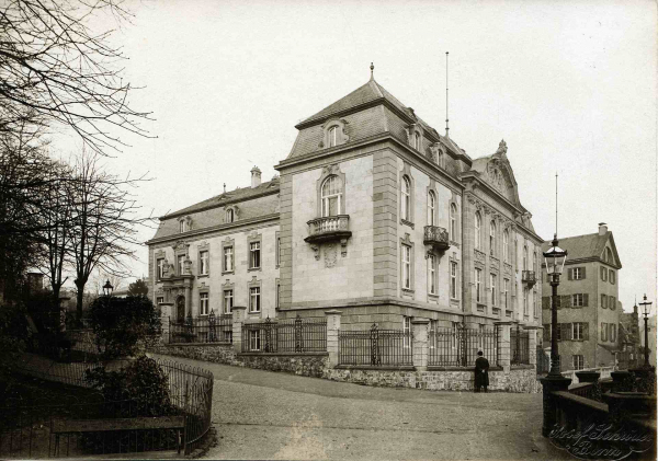 Ansicht des 1903 fertiggestellten neuen Oberbergamts an der Konviktstraße 11 (seit 1970: Institut für Geschichtswissenschaft)