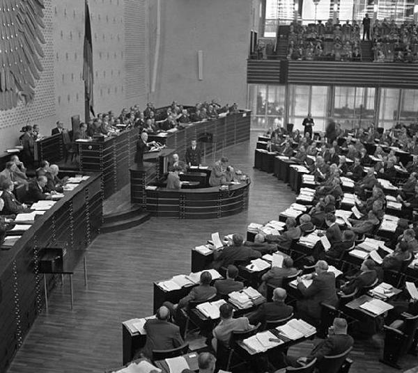 Der Bundestag in Bonn, 1954