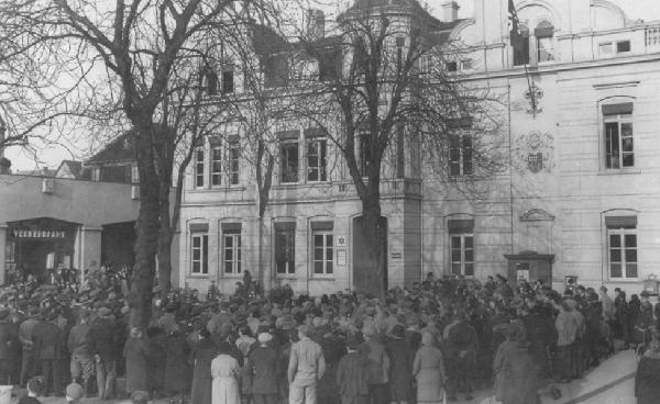 'Machtergreifung' vor dem Königswinterer Rathaus, März 1933