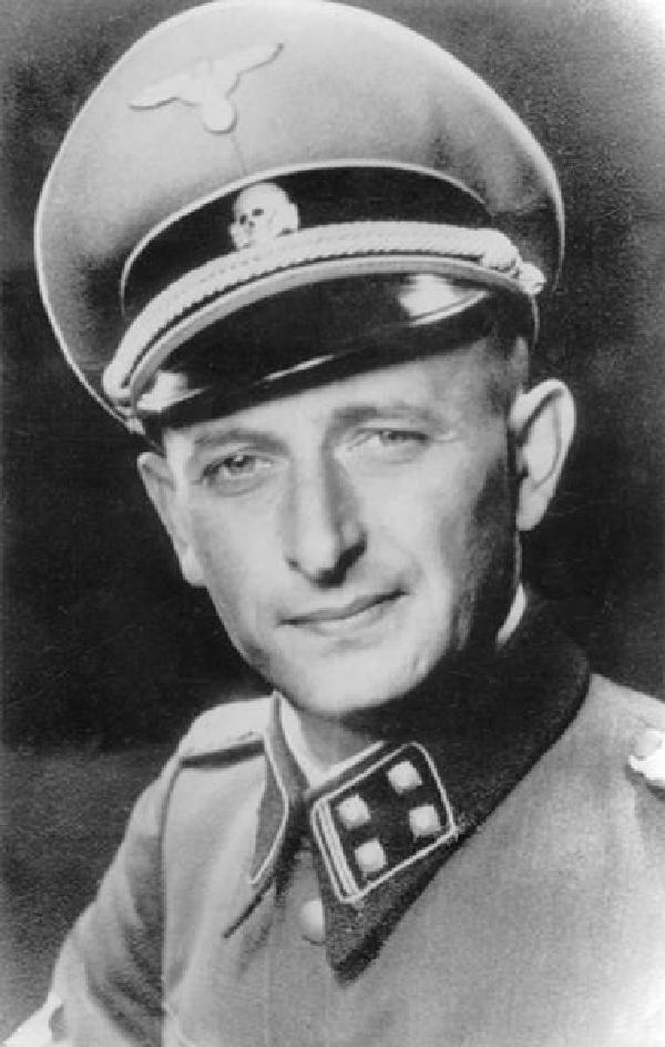 Adolf Eichmann in SS-Uniform, Portraitfoto,  ca. 1942