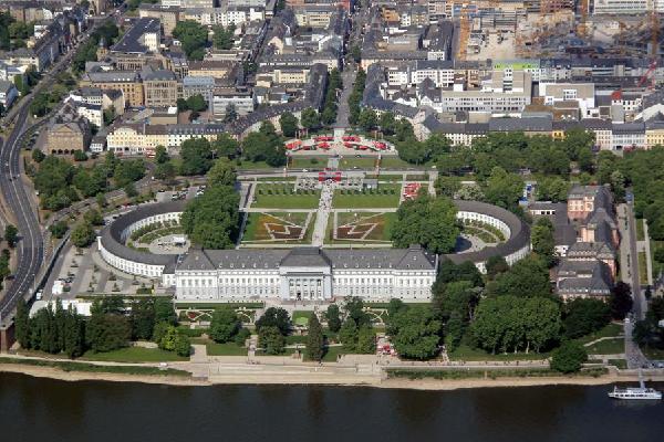 Das Kurfürstliche Schloss in Koblenz, Luftbildaufnahme, 2011