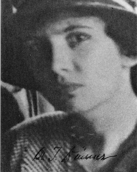 Portrait Julia Dünner, undatiert