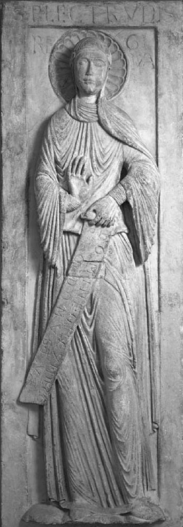 Liegefigur der Plektrud auf der romanischen Grabplatte in Sankt Maria im Kapitol in Köln, 1176/1200